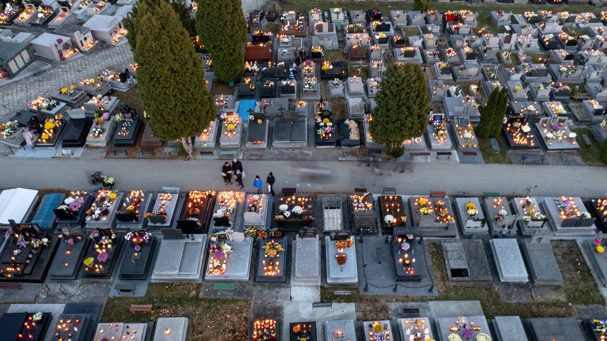 Do czyszczenia nagrobków używaj wyłącznie gąbek lub miękkich ściereczek. 