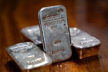 Gigant finansowy wprost: takich ruchów na srebrze nie widziano od 50 lat