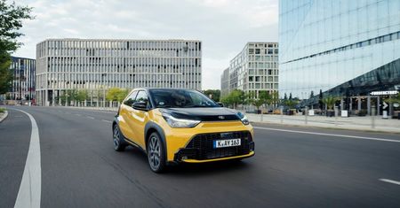 Toyota Aygo X przeszła lifting i stała się hybrydą. Wiemy, ile kosztuje
