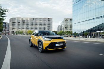 Toyota Aygo X przeszła lifting i stała się hybrydą. Wiemy, ile kosztuje