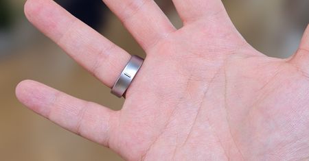 Spuchł mu Samsung Galaxy Ring. Mógł zachować się lepiej