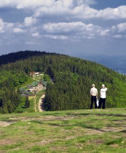 Beskidy. Okradł schronisko na Klimczoku. "Miał żółtą bluzę z grafiką pingwina"