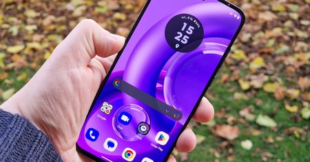Motorola Edge 30 neo z prezentem. Ponad 300 zł w kieszeni