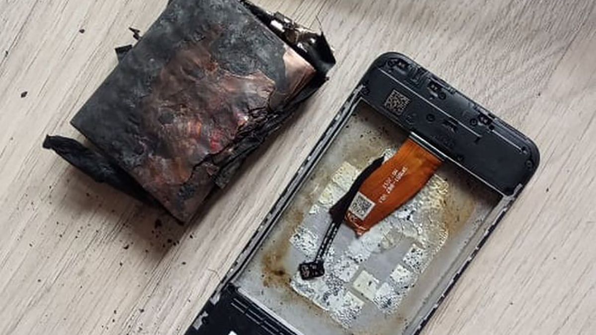 Bateria smartfona eksplodowała, wywołując pożar w mieszkaniu