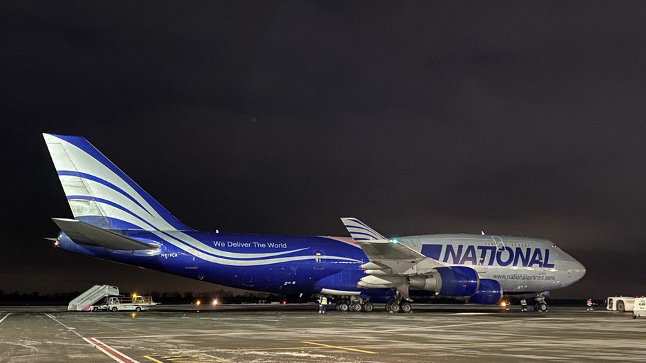 Na Ukrainę dotarł amerykański samolot z uzbrojeniem