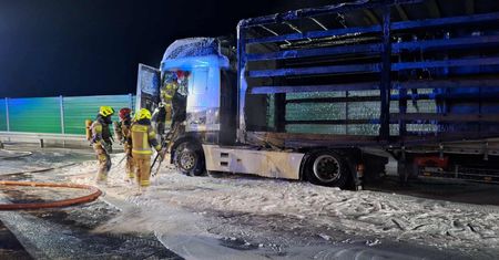Pożar ciężarówki na trasie S17 w Trojanowie