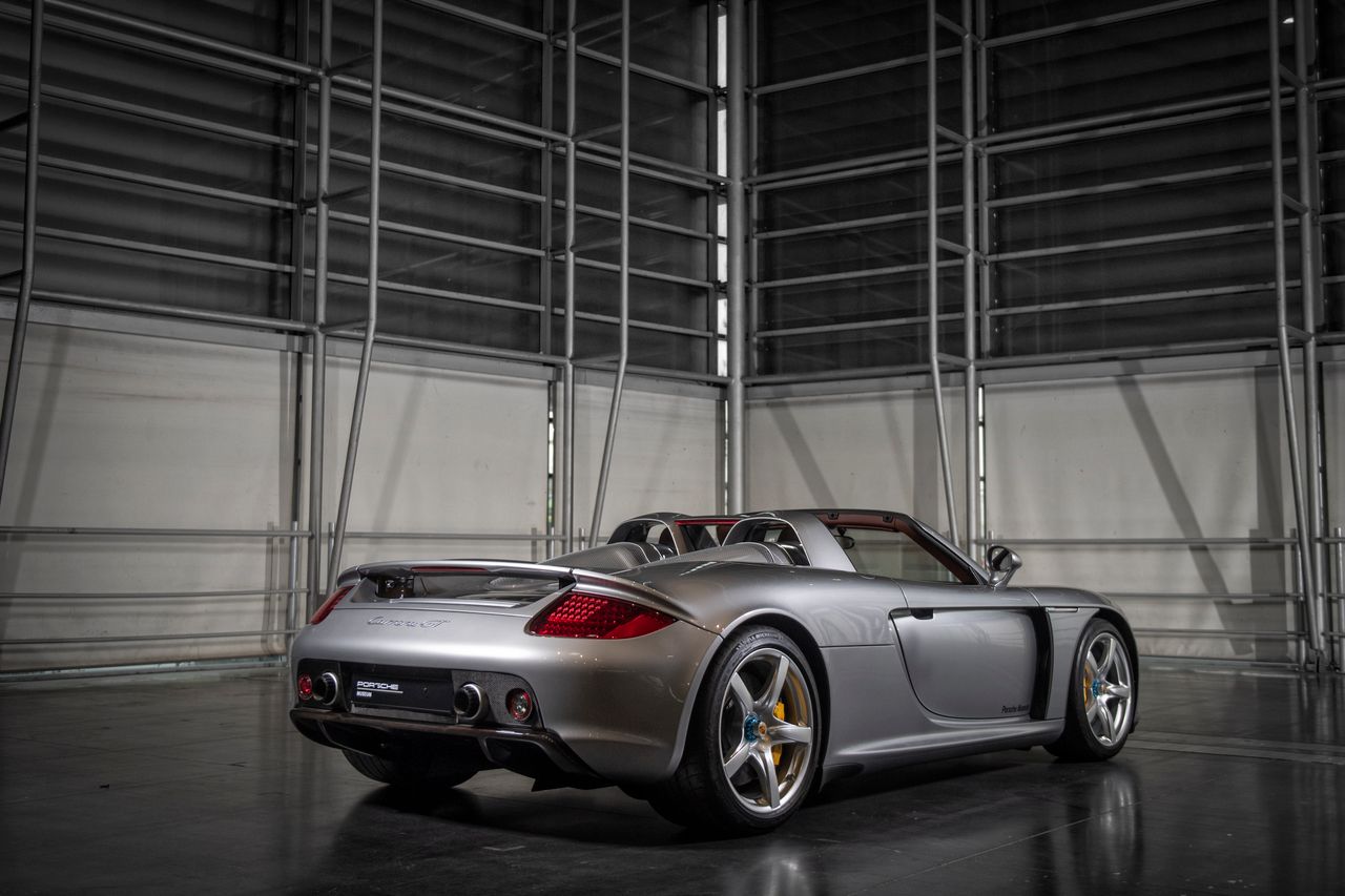 Carrera GT miała być wyprodukowana w 1500 egzemplarzy, ale Porsche zakończyło produkcję wcześniej.