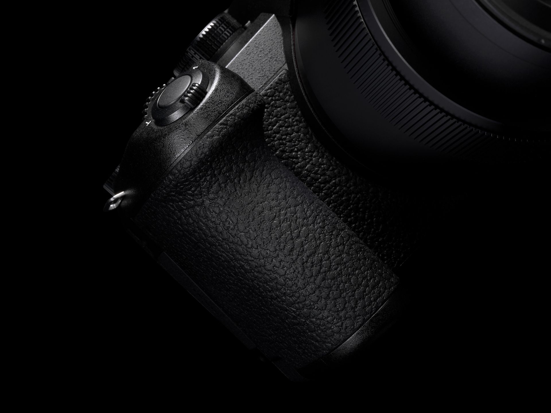 Panasonic prezentuje dwa nowa aparaty: kompaktowy Lumix TZ95 oraz superzoom FZ1000 II 21