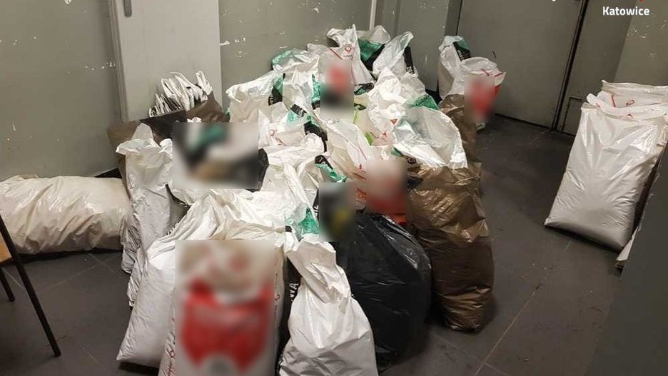 Śląskie. Policjanci zabezpieczyli nielegalny tytoń w Katowicach i Częstochowie.