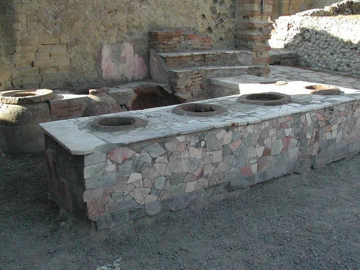 W odkopanych spod pyłu wulkanicznego Pompejach doliczono się ponad 100 thermopoliów