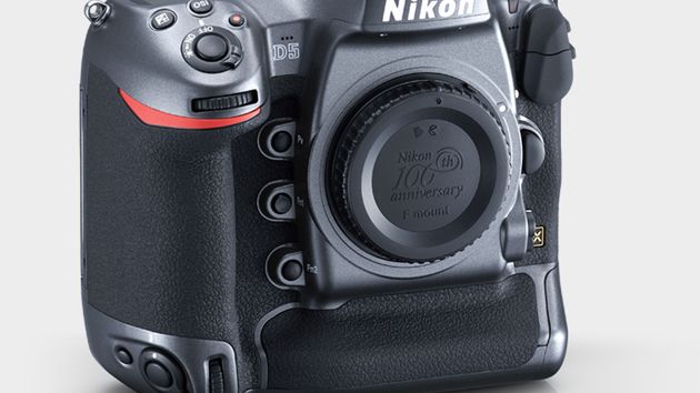 100 sztuk grafitowych produktów Nikon na 100-lecie firmy. Są piękne! 1