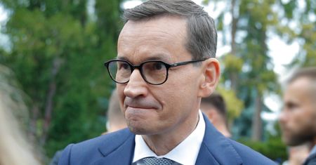 Tajemnicze życie rodzinne Mateusza Morawieckiego. Nie uwierzycie, jak nazywali go rodzice: "Był narowistym, TRUDNYM CHŁOPCEM"