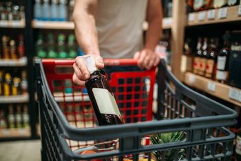 Rząd szykuje podwyżkę akcyzy. Tyle zdrożą alkohole na półkach