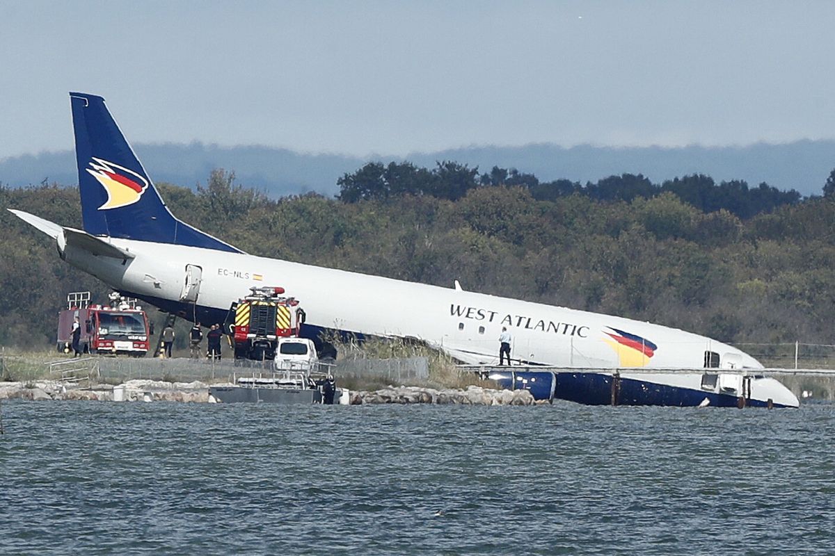 Lot maszyny należącej do linii West Atlantic zakończył się w jeziorze 