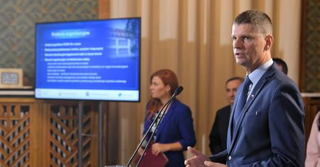 Powrót do szkoły. Dariusz Piontkowski: same szkoły nie zarażają