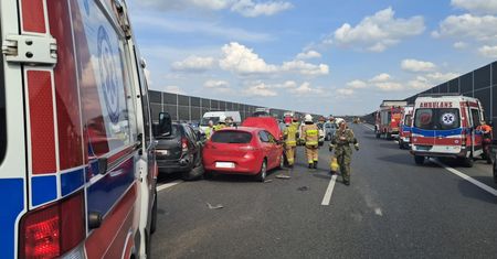 Karambol na A4. Sześć aut zderzyło się pod Bochnią