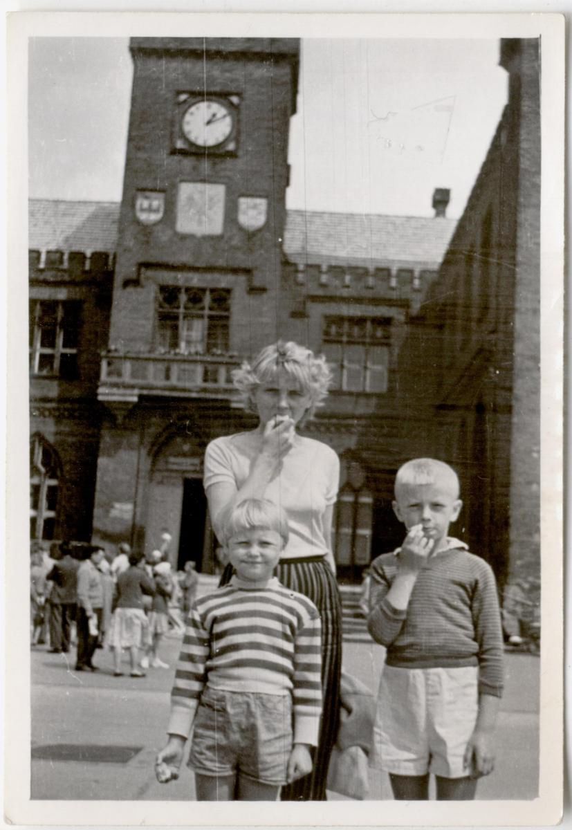 Mała Ewa Błaszczyk z mamą i bratem