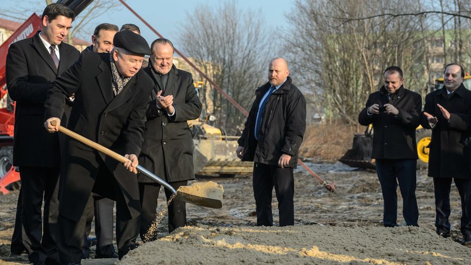 Jaros�aw Kaczy�ski
Wojciech Pacewicz
bia�a podlaska, budowanie, firmy, Jaros�aw Kaczy�ski, mieszkania, mieszkanie plus, pi��set, podpisanie, polityk polityka, program rz�dowy, roboty budowlane, symboliczne, umowa, umowy, urz�d miejski, wbicie �opaty