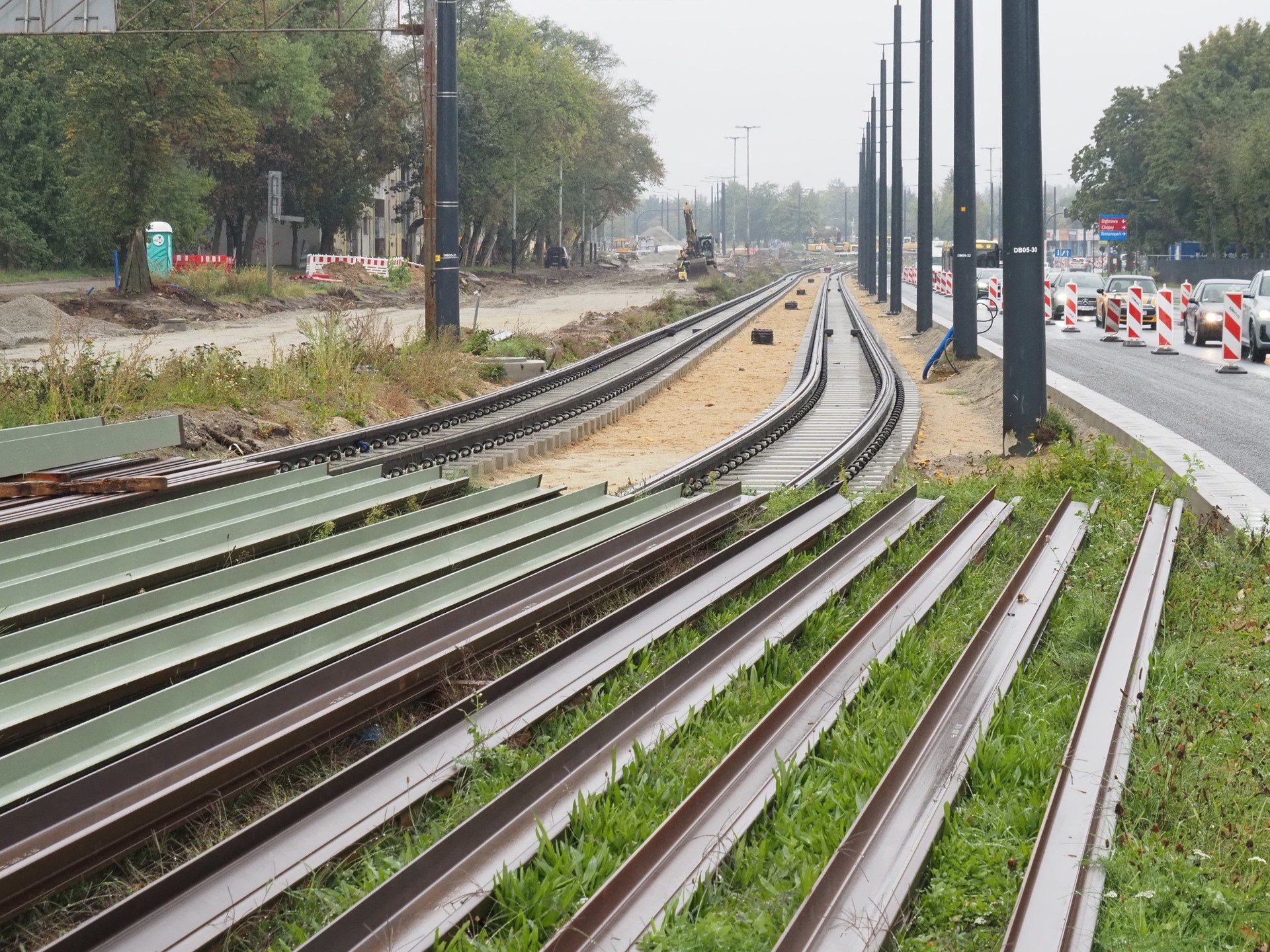 Prace przy budowie torowiska na alei Śmigłego - Rydza oraz na Niższej trwają. Niebawem zacznie powstawać nowa linia w kierunku Rzgowskiej