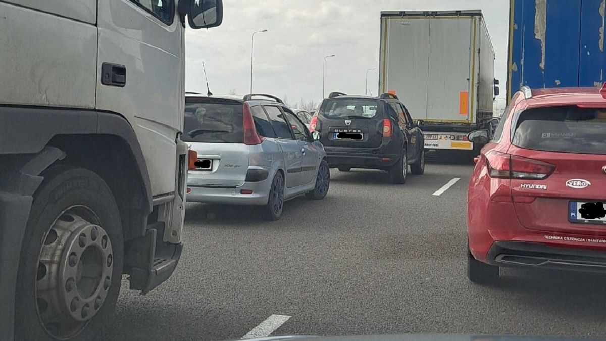 Pożar samochodu na S17 na wysokości miejscowości Bogucin