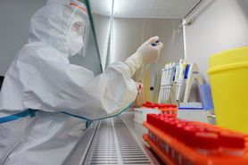 Lek na COVID-19 testowany w Polsce. Zmniejsza replikację wirusa u hospitalizowanych pacjentów