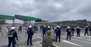Imigranci zatrzymani przez wojsko i policję Nagranie z przejścia granicznego w Kuźnicy