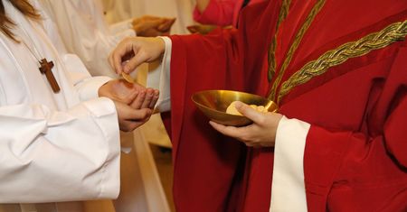 Nie milkną echa skandalu. Rodzice grożą bojkotem pierwszej komunii