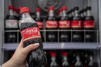 "Odradzamy spożywanie". 28 mln butelek Coca-Coli do zwrotu w Austrii