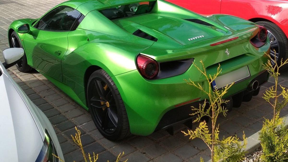 Skradzione ferrari 488 spider (fot. Maciej via facebook.com/carspottingzp/)