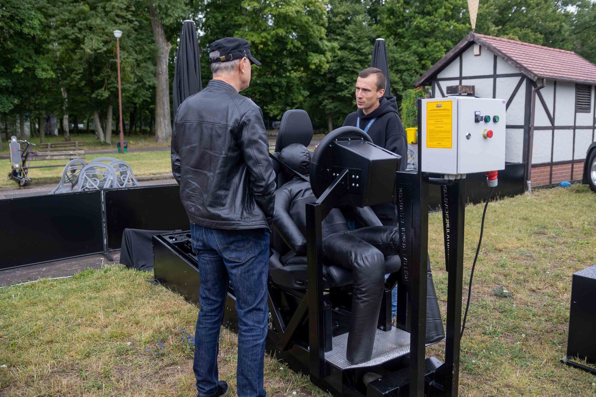 Oprócz wystawy aktualnych modeli marki Volvo, szczególną uwagę przyciągają różnego rodzaju symulatory. Najwięcej chętnych ustawiało się do symulatora dachowania oraz do crash testu.