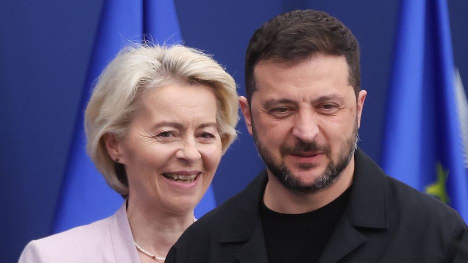 Ukraine's President Zelensky meets EU Commission President Von der Leyen in Brussels
epa12306471 Ukrainian President Volodymyr Zelensky (R) and European Commission President Ursula von der Leyen (L) hold a press conference in Brussels, Belgium, 17 August 2025.  EPA/OLIVIER HOSLET 
Dostawca: PAP/EPA.
OLIVIER HOSLET
Ukrainian president, EU Commission president, Ukraine-European Union relations