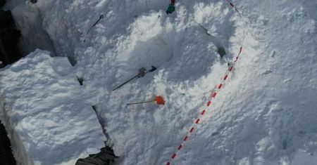 Szwajcaria. Tragedia podczas zabawy ojca i syna. Zawaliło się igloo