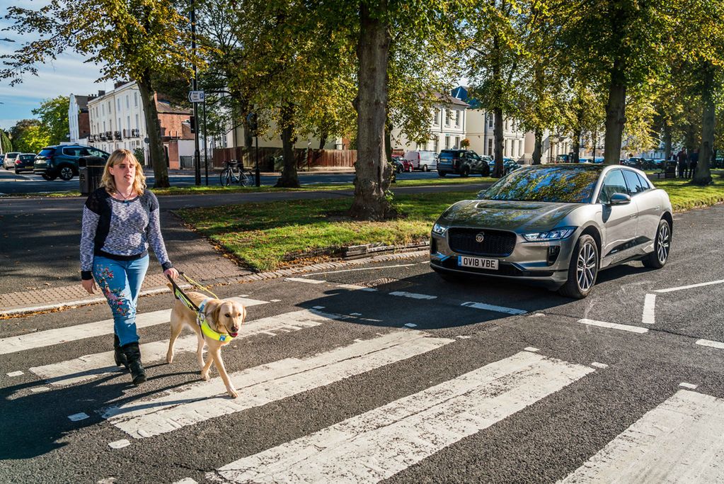 W pełni elektryczny Jaguar I-Pace już generuje kosmiczno-elektryczny dźwięk