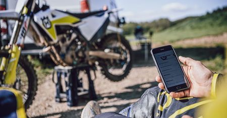 Husqvarna wprowadza aplikację, dzięki której można zmienić ustawienia silnika i zawieszenia