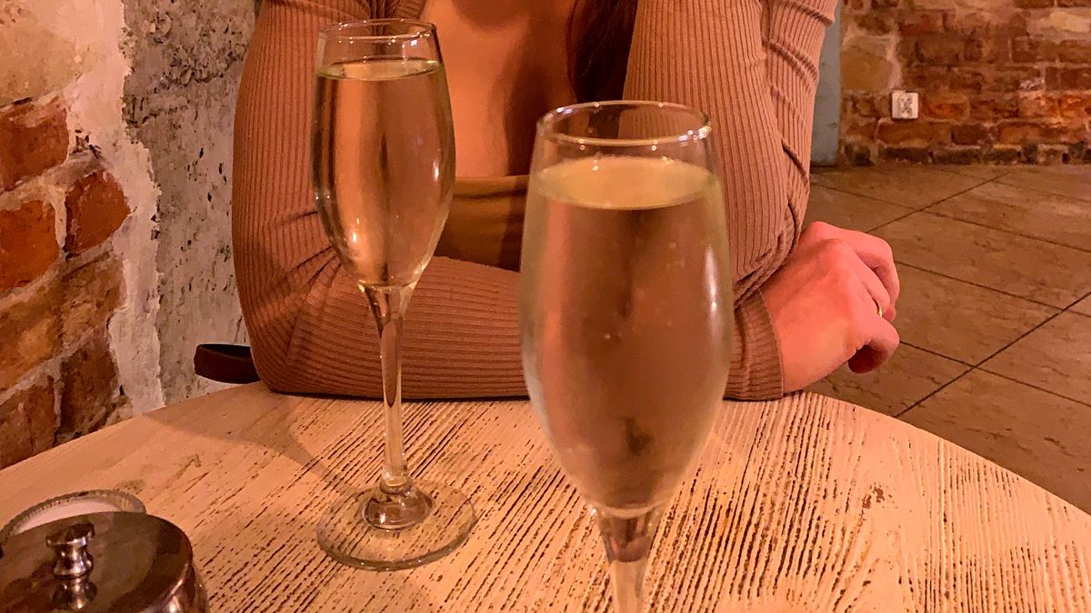 Tak prosecco wpływa na kobiecy organizm.