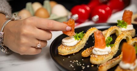 Biorę łyżeczkę i ciasto francuskie. W kwadrans mam przekąskę, która na każdym robi wrażenie
