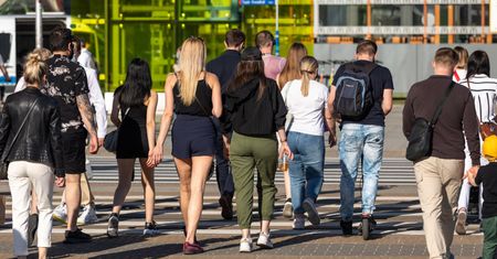 Zastąpić demokrację "rządami silnego człowieka"? Polacy zabrali głos