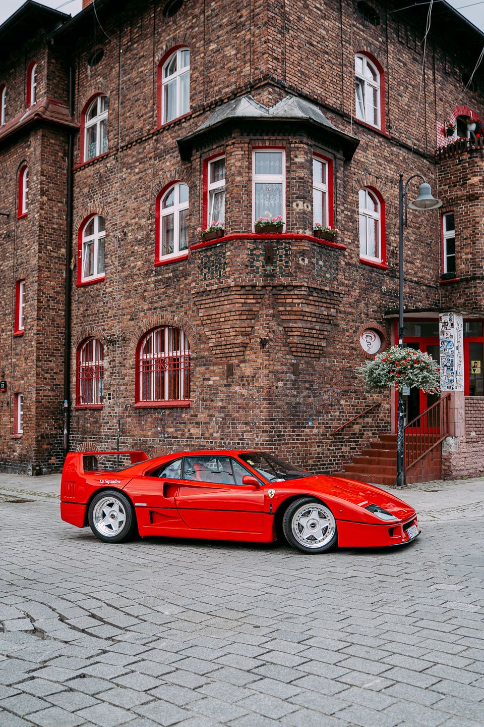 Ferrari F40 w Ferrari Katowice (1990)
