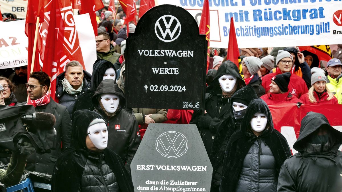 Protest pracowników Volkswagena przeciw redukcjom zatrudnienia