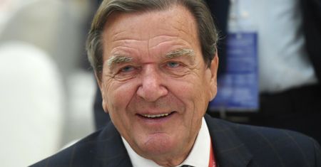 Były kanclerz Niemiec broni Rosji i stawia pytania o Polskę