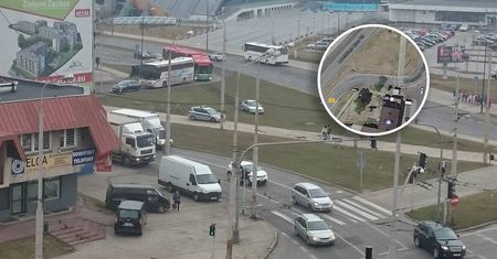 Kierowca zapomniał skręcić na ul. Lubelskiego Lipca '80