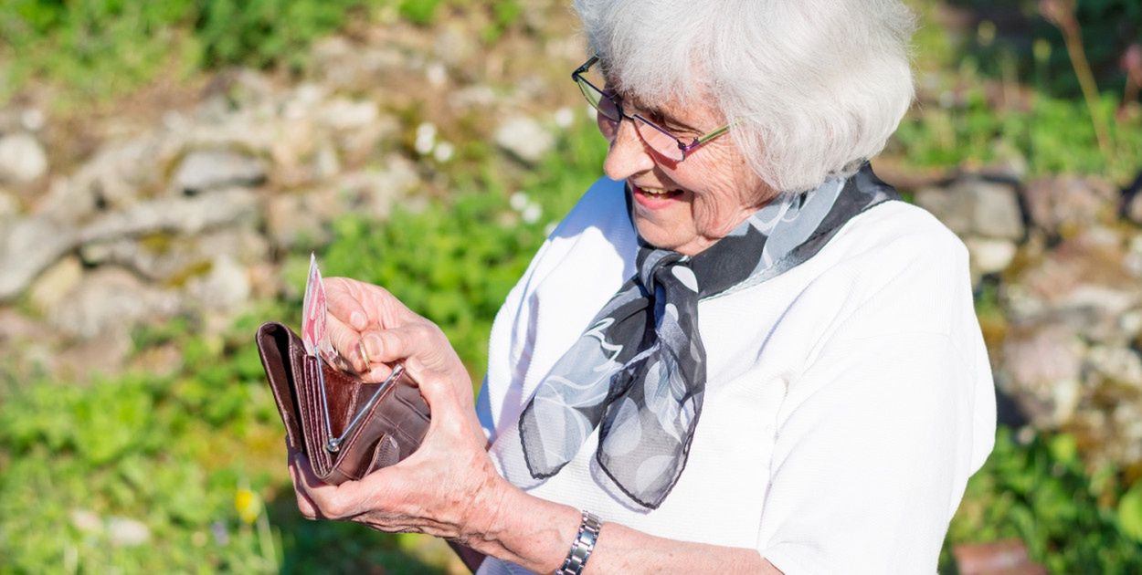 Kiedy emeryci dostaną trzynastą emeryturę? ZUS zmienia terminy wypłat