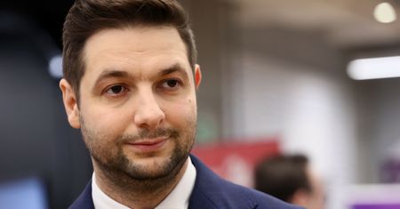 Patryk Jaki zaliczył wpadkę. Poprawił go poseł opozycji