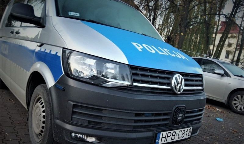Bolesławiec. Kolejny atak na policjantów. 33-latek rzucił się z nożem 
