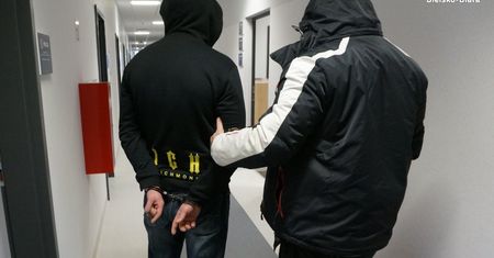 Czechowice-Dziedzice. Udawał policjanta, teraz posiedzi