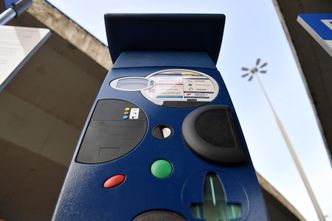 Myśleli, że płacą za mandaty. Oszuści wymieniali pieniądze na kryptowaluty