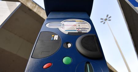 Myśleli, że płacą za mandaty. Oszuści wymieniali pieniądze na kryptowaluty