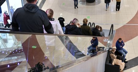 Dodatkowa niedziela z zakupami w mikołajki. Sonik: to namiastka normalnego życia
