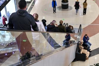 Dodatkowa niedziela z zakupami w mikołajki. Sonik: to namiastka normalnego życia