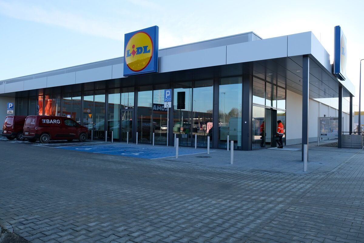 Prace wokół sklepu Lidl przy ul. Gęsiej